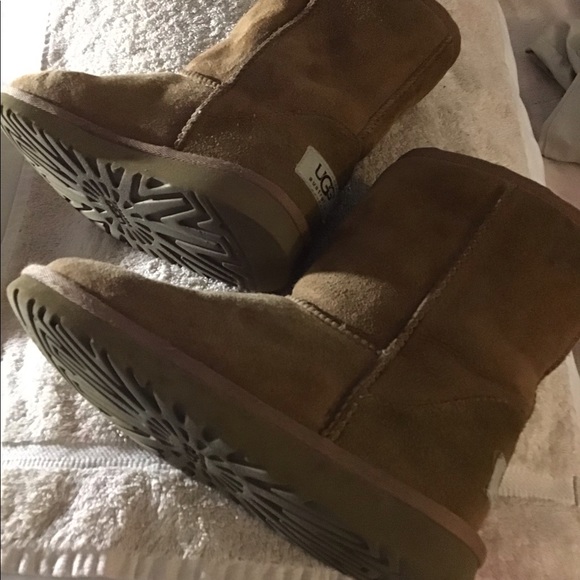 UGG - Picture 6 of 8